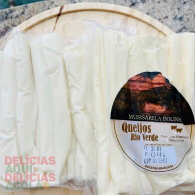 Mussarela artesanal em Palitinho puro ou temperado.