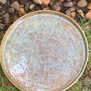 Prato de Cerâmica aba reta.